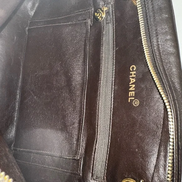 🔹 Vintage Chanel Chevron Large Camera Bag with COA 🔹 - Picture 10 of 16